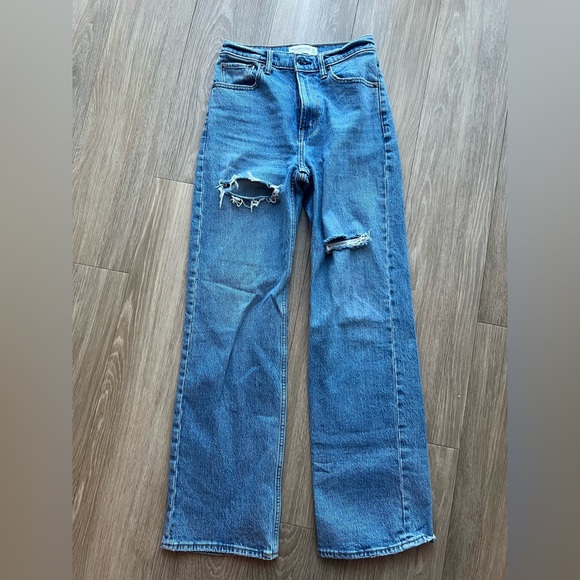 Abercrombie & Fitch Denim - Abercombie & Fitch 90s relaxed High Rise Jeans Size 00